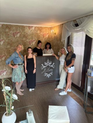 Školení v péči o vaše nehty a ruce! Děkujeme děvčatům za milou návštěvu! Klienti se mají na co těšit!